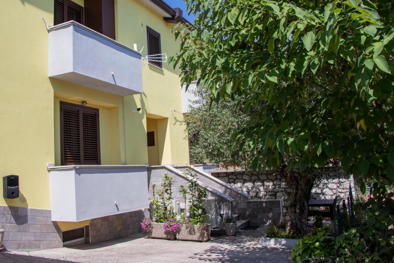Casa Degli Ulivi Con Parcheggio Privato Apartment Muro Lucano Exterior photo